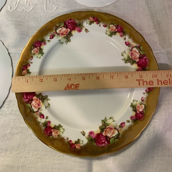 5-piece place setting of ‘Golden Rose’ by Royal Chelsea. - Picture 11 of 16